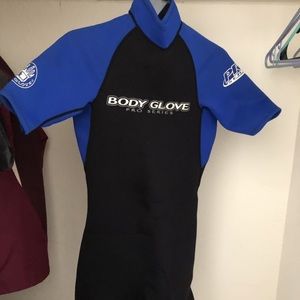 Men’s wetsuit size SMALL (shortsleeved/shorts)